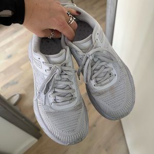 Hoka Bondi 7 women’s size 7 all white